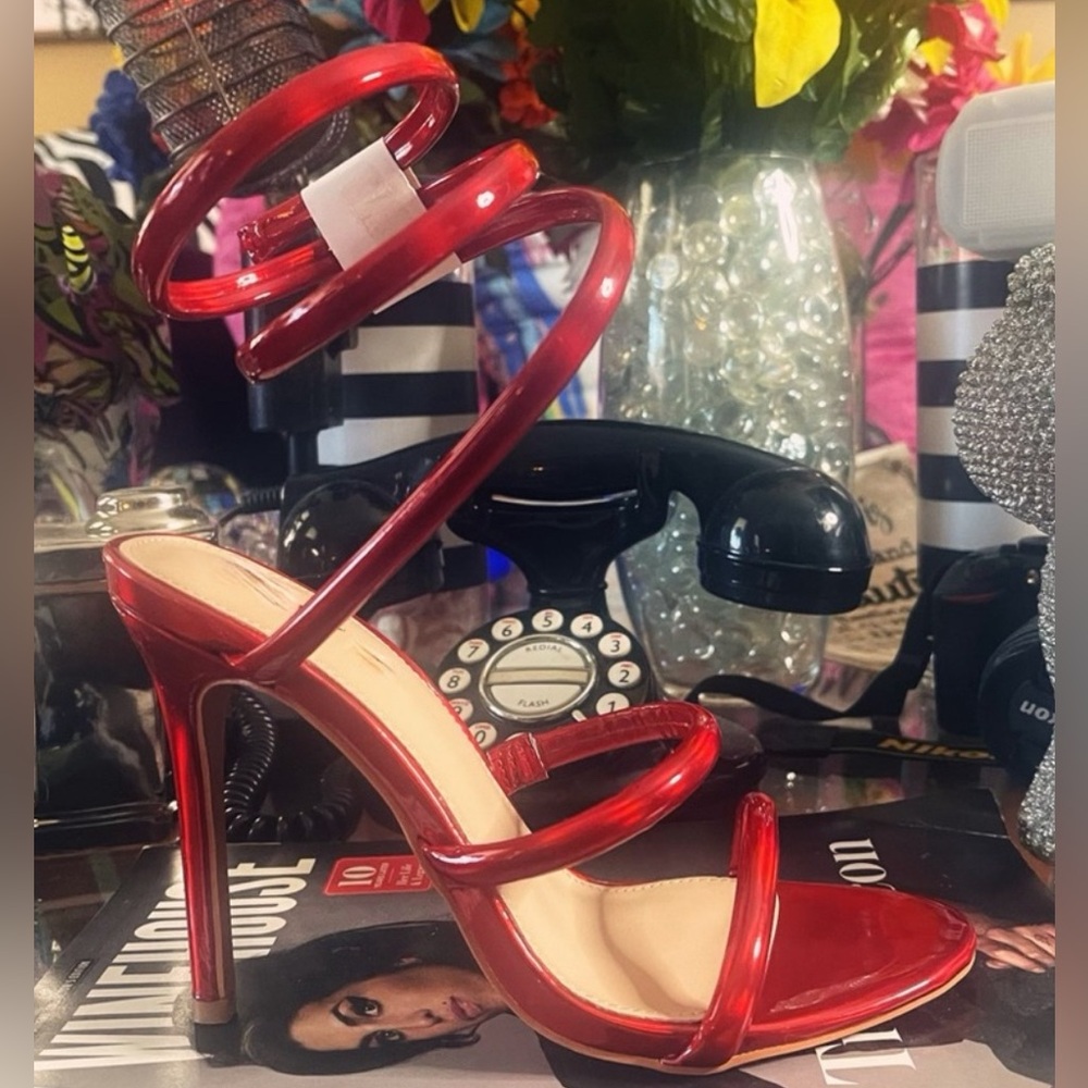 IKON! (Red Heels) - Picture 2 of 4